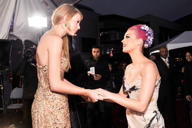 Lý do khiến sự thù hận giữa Katy Perry và Taylor Swift  ngày càng tăng