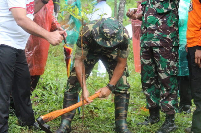 KodimKaranganyar - Gerakan Penanaman Pohon dan Dialog Wisata Alam Oleh Gubernur Jateng