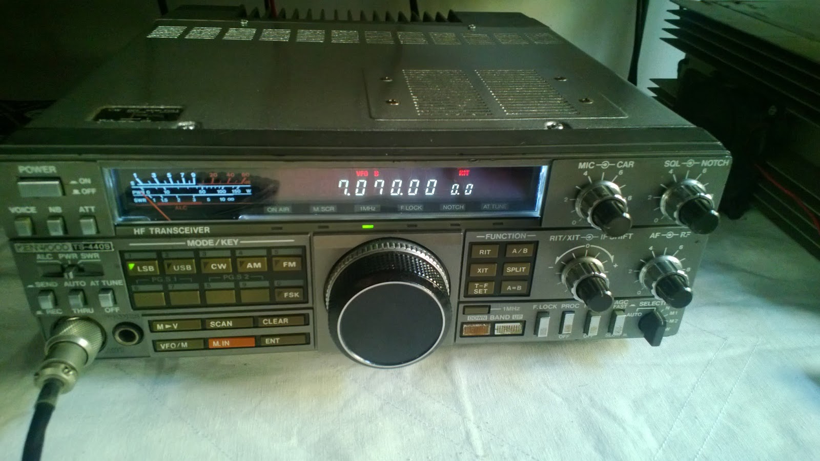 LOC Distro: Kenwood TS 440 SAT (Terjual)