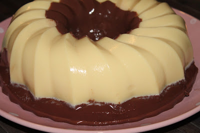 Gelatina De Vainilla Con Base De Chocolate
