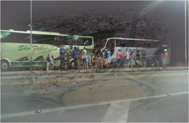 Ônibus de turismo com 44 passageiros é saqueado em Capim Grosso