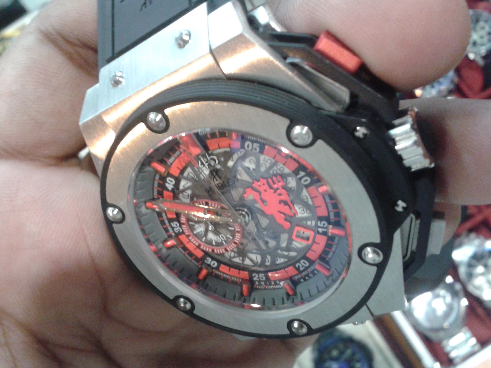 Ray-Ban Hustlers Store: Manchester United x HUBLOT King ...