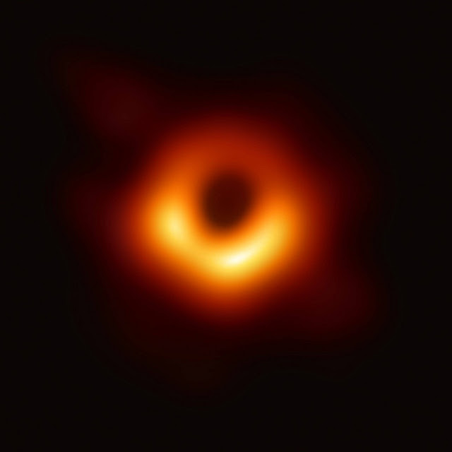 Исторический снимок: тень чёрной дыры в центре галактики М 87, созвездие Девы (ESO [CC BY 4.0])