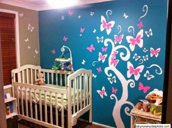 Décoration chambre bébé fille papillon