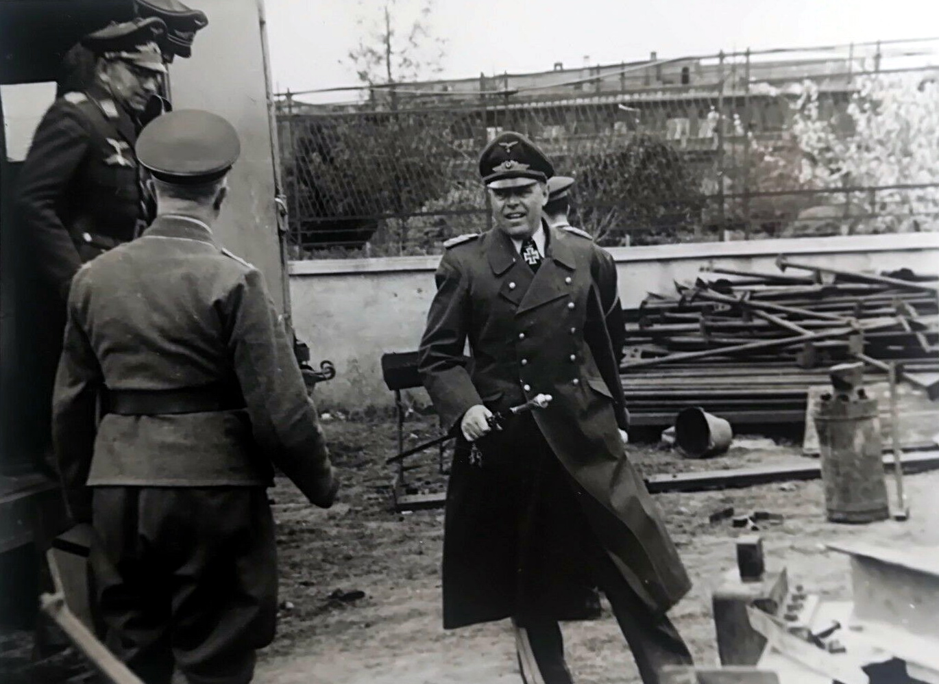 Ritterkreuzträger: Albert Kesselring Visiting Luftwaffe Units