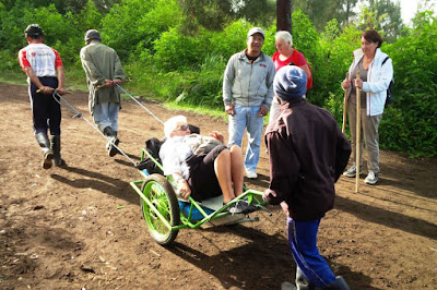 penambang-pakai-troli-angkut-wisatawan-ke-ijen-tarifnya-rp-1-juta-161129o Kawah Ijen Banyuwangi, Negeri diatas Awan