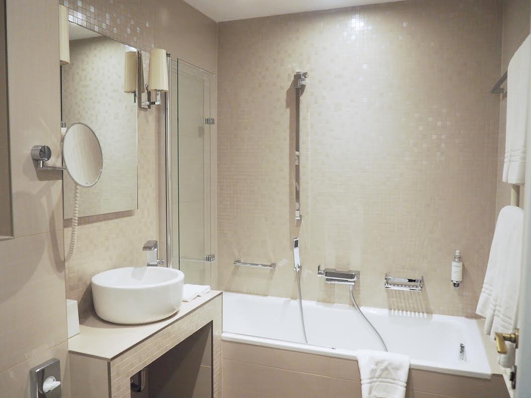 Prestige Budapest Hotel bathroom