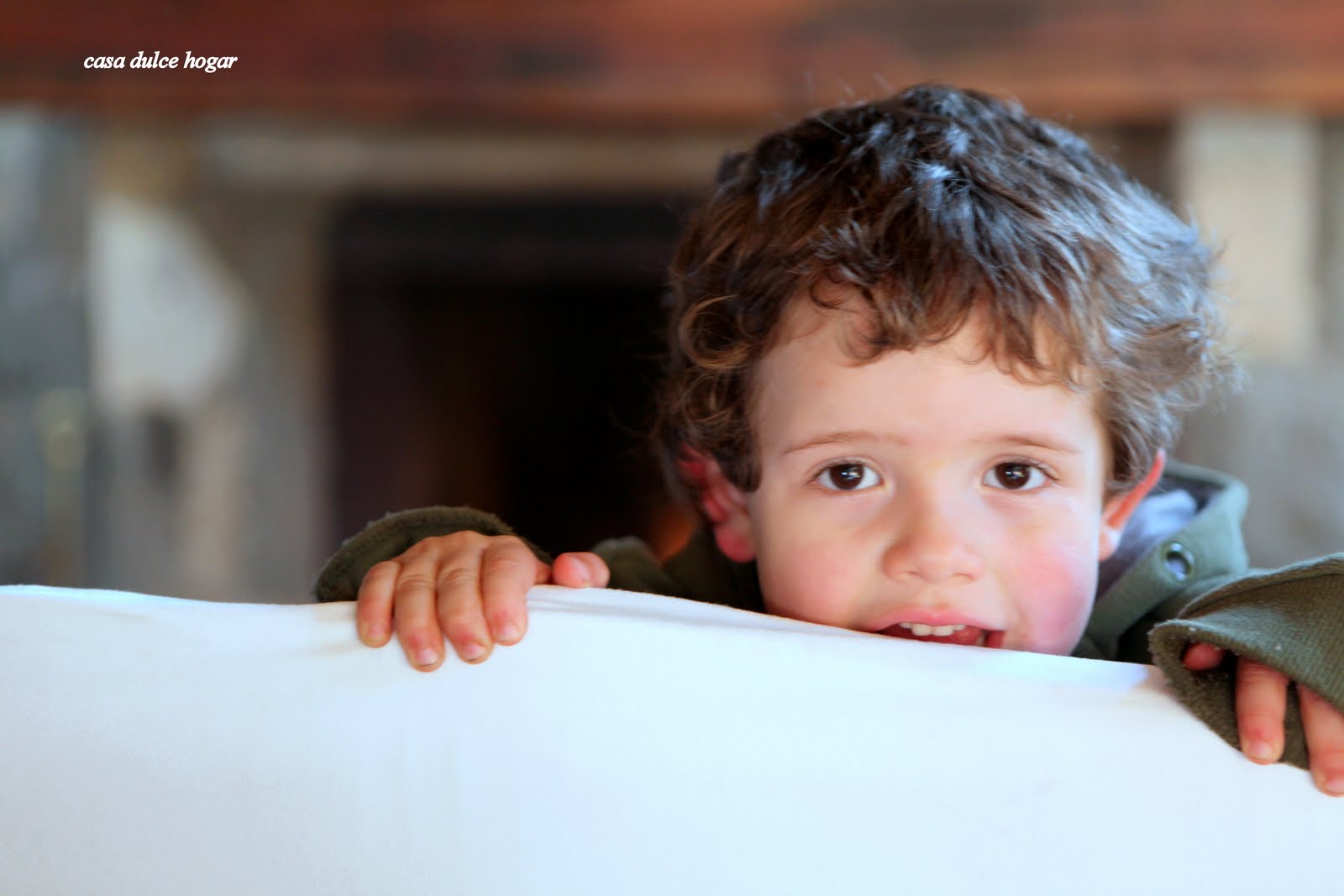 casa dulce hogar: Alrededor de la chimenea en familia