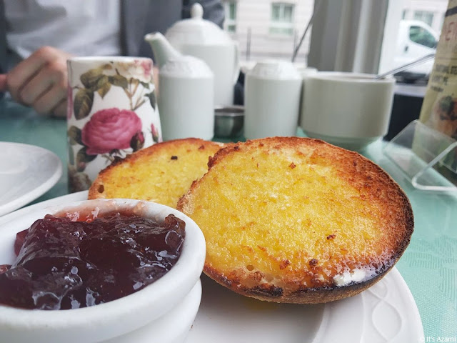 London | The Muffin Man Tea Shop Review Restaurant Afternoon Tea - Best Place in London - Crumpets - English Muffins - Lemon Drizzle Cake Avis - It's Azami - Beauty Blogger - YouTuber - Makeup Artist Paris & London London | The Muffin Man Tea Shop Review Restaurant Afternoon Tea - Best Place in London - Crumpets - English Muffins - Lemon Drizzle Cake Avis - It's Azami - Beauty Blogger - YouTuber - Makeup Artist Paris & London