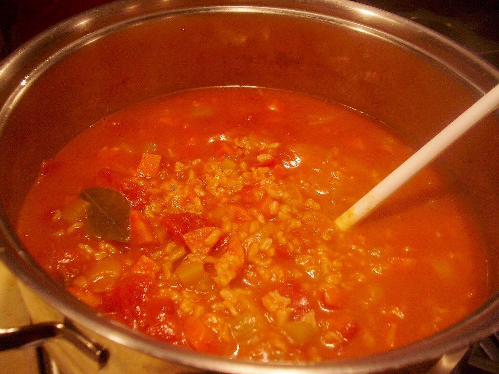 Mystery Lovers' Kitchen: Tomato Rice Soup
