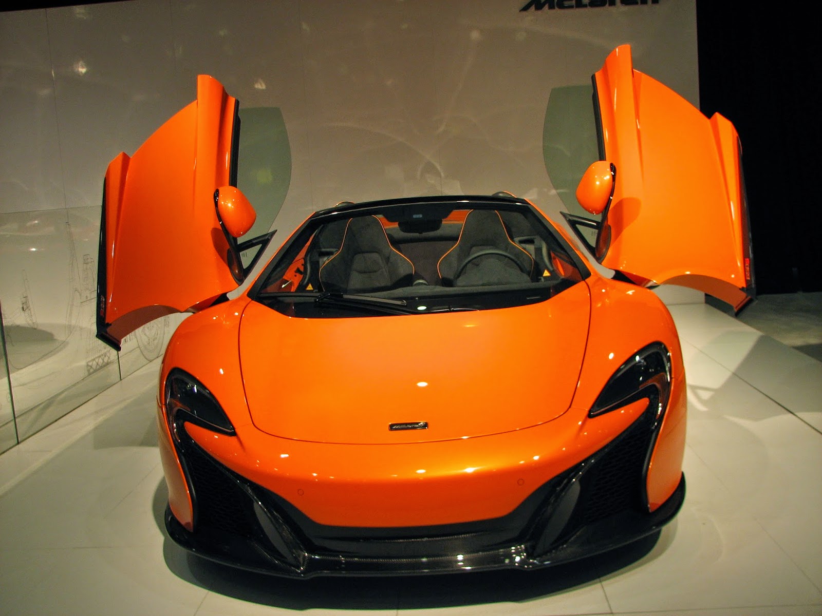 Bonao Internacional AUTOS DE LUJO , MODELO 2015 , EXHIBIDOS EN EL