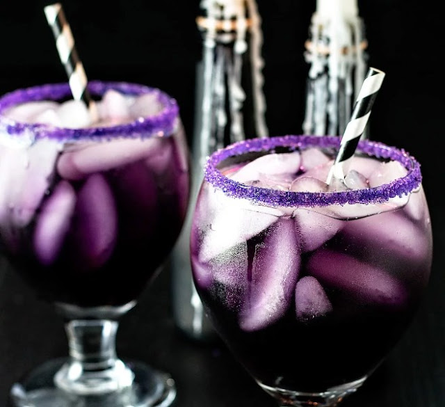 Purple Halloween Cocktail #drinks #cocktails