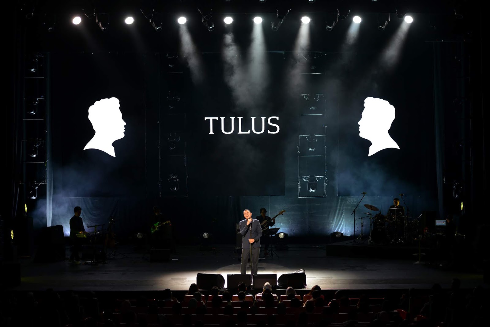 Lirik Lagu Tulus Kisah Sebentar – Dalam