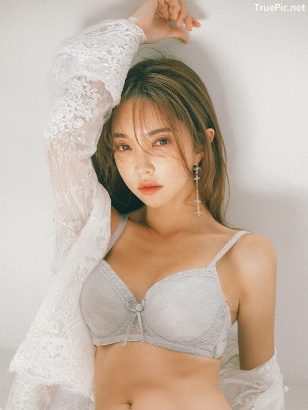 Image Korean Fashion Model - Park Soo Yeon - Light Grey and White Lingerie - TruePic.net - Picture-9