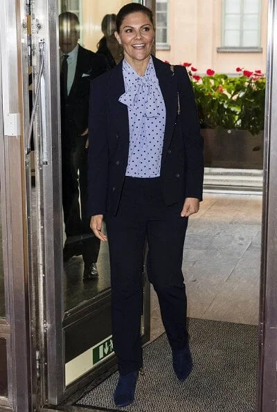 Crown Princess Victoria is wearing Af Klingberg rakel suede nero boots,  she carres Valentino shoulder bag, polka dot blue silk blouse