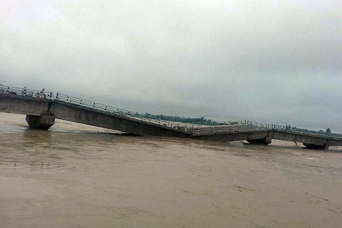 gulariya_bridge_collapse_flood