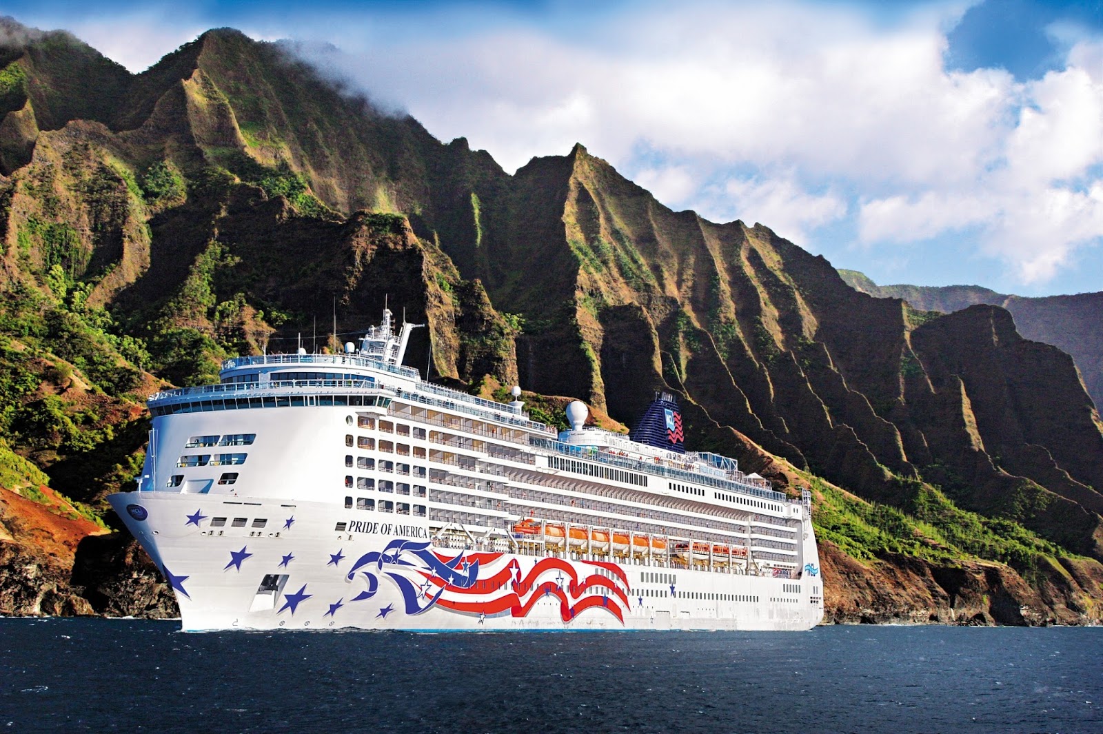 cruise ship around hawaii