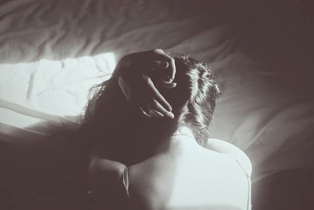 45+ Những Hình Ảnh Buồn Giọt Nước Mắt Rơi Cô Đơn & Tâm Trạng