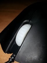 RAZER DeathAdder Gaming Mouse Advertisement: Buttons and Scroller Design