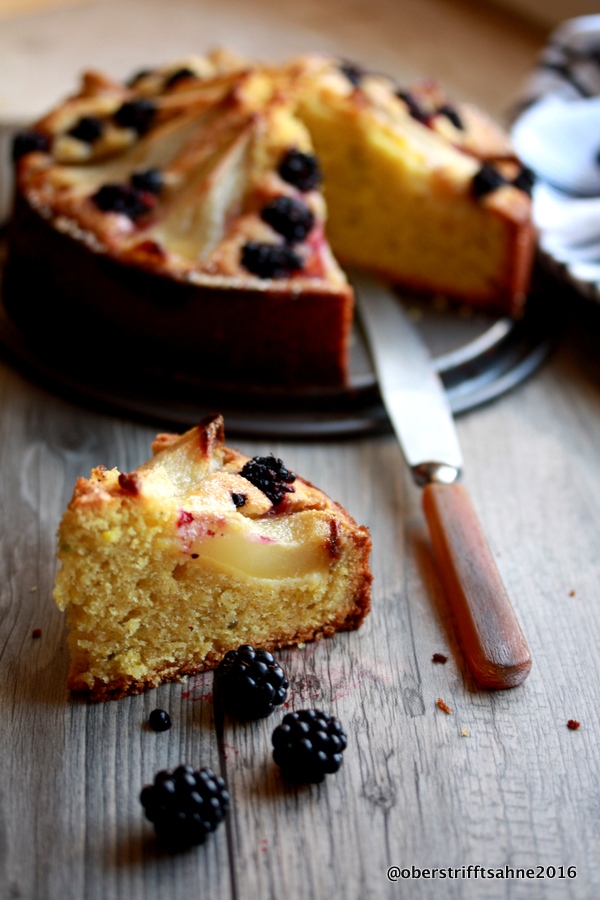 Schluß mit lustig, jetzt gibts Kuchen : Marzipan trifft Birne und Brombeere
