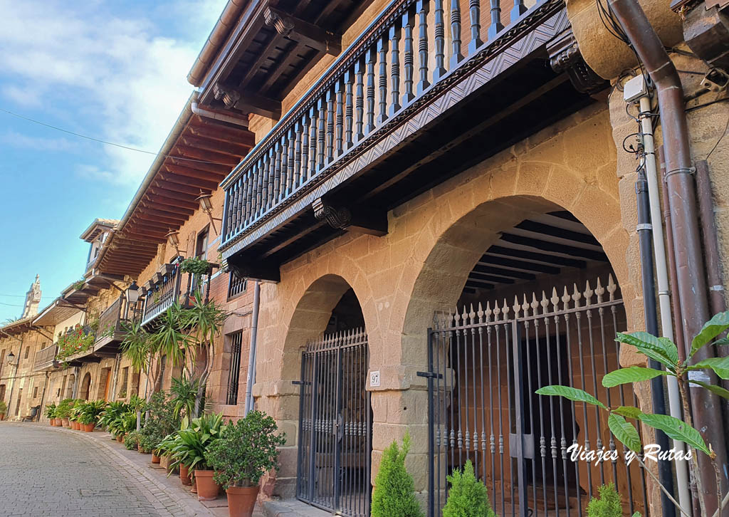 Qué ver en Cartes: Casona de los Arcos