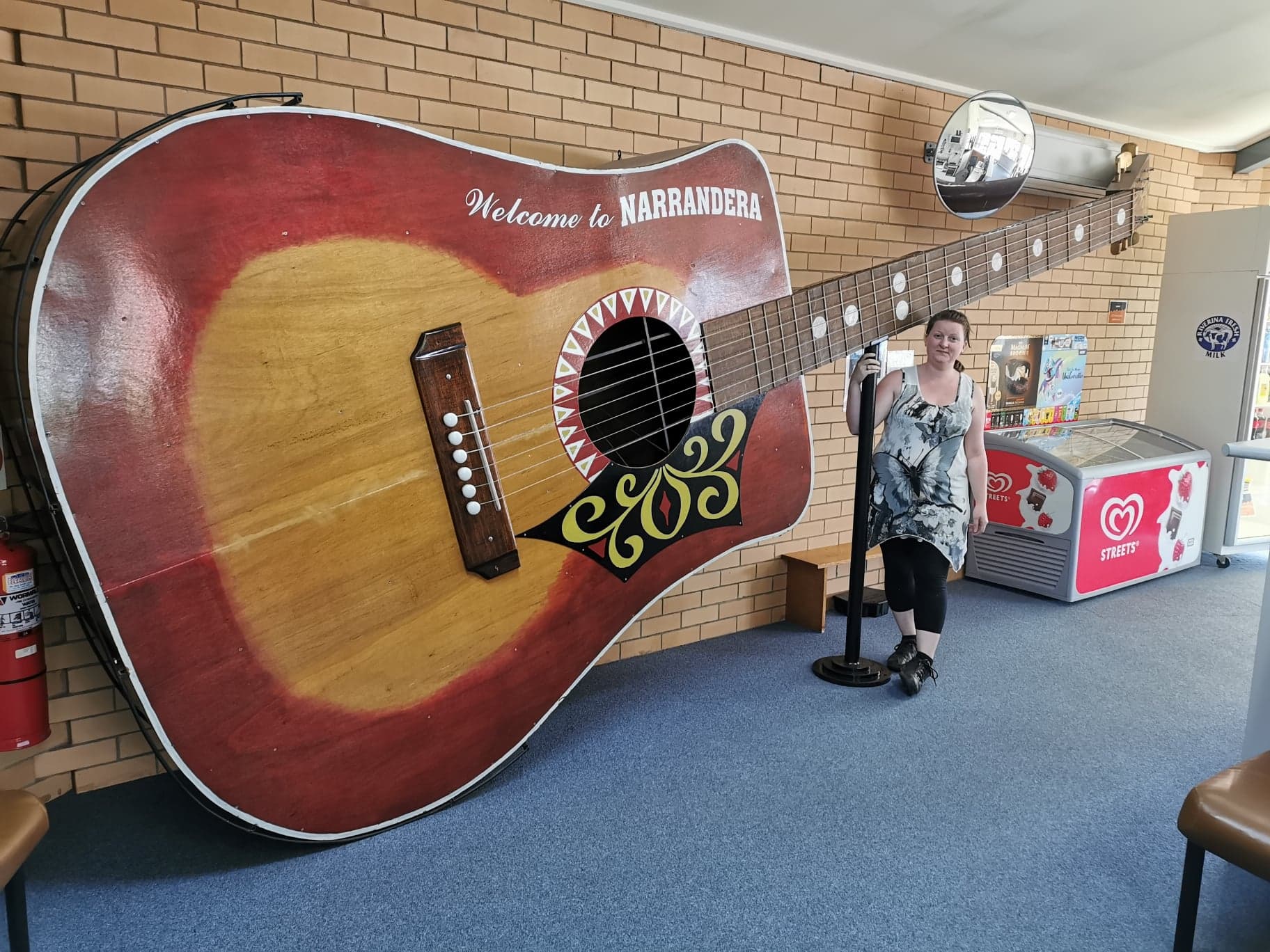 Narrandera BIG Guitar