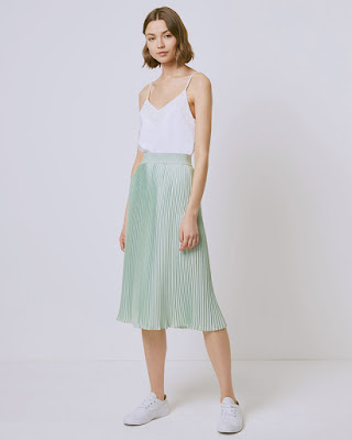 Midi Skirt pleated skirt di padukan dengan tanktop