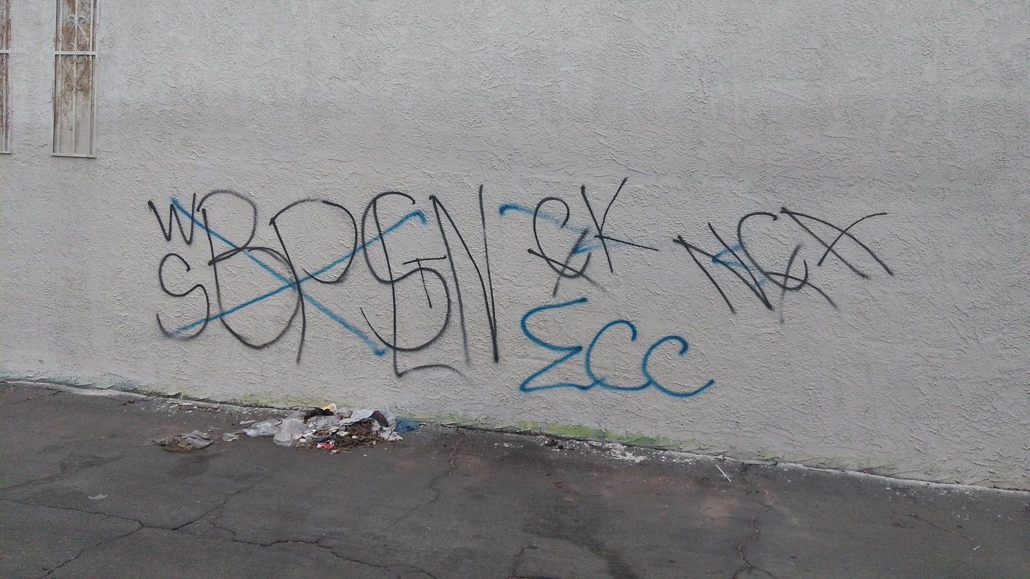 crip gangs graffiti East coast crip ( ECC )