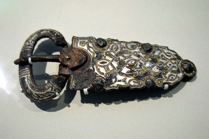 Belt Buckle with beaked snakes
