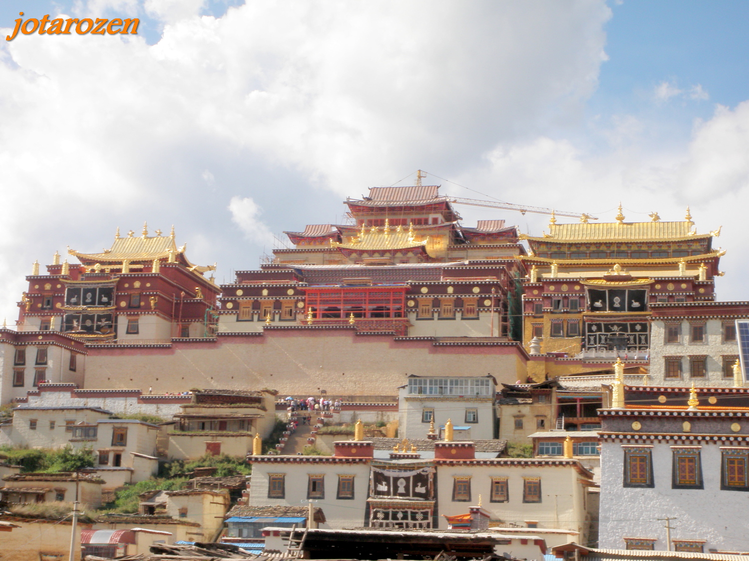 123+Songzanlin+Monastery+Front+Shangrila+Yunnan-110828-325.jpg