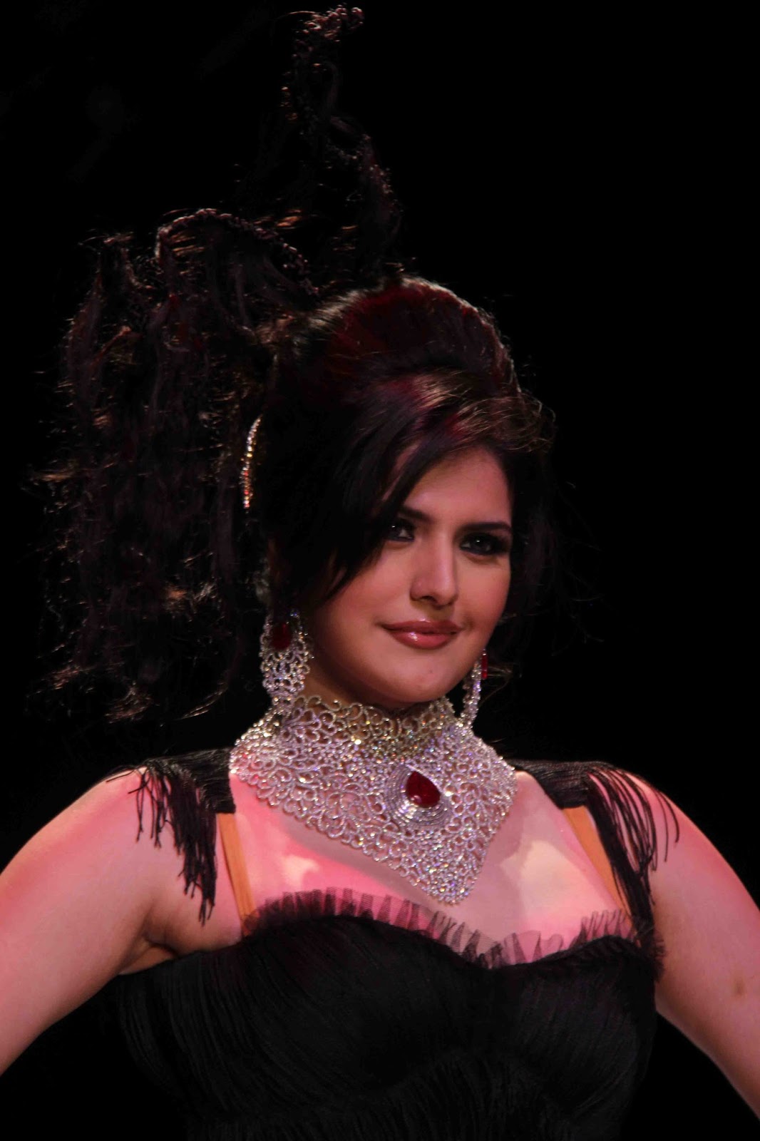 High Quality Bollywood Celebrity Pictures Zarine Khan Showcasing Her Ample Figure In Black