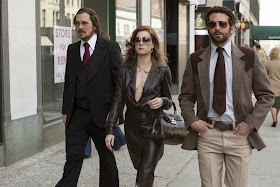 Špinavý trik - Christian Bale, Amy Adams a Bradley Cooper