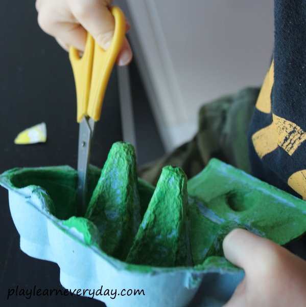 25 Egg Carton Crafts and Art Projects for Kids - Craftulate