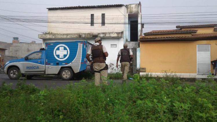 Dois jovens de 21 anos são mortos a tiros enquanto dormiam em Feira de Santana