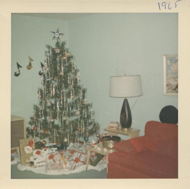 33 Interesting Snaps Show What Christmas Trees Looked Like in the 1950s and '60s Vintage Everyday