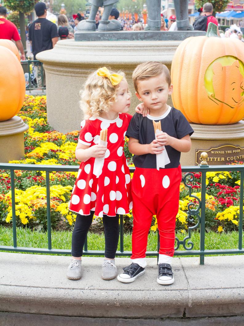 20 Totally Cute Twin Halloween Costumes Boulevard