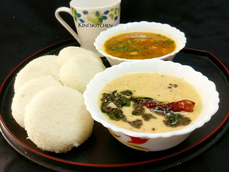 Idli with Peanut Chutney