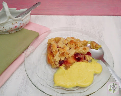 Crumble de Almendra con Manzana y Cerezas.