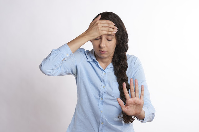 ¿El estrés puede causar dolores de cabeza? Cómo aliviar los dolores de cabeza por estrés