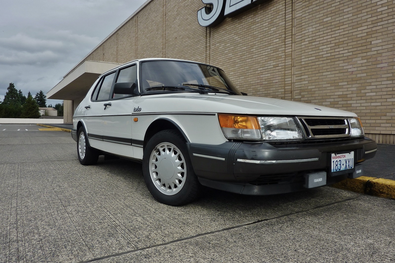 Seattle's Parked Cars: 1989 Saab 900 Turbo Sedan