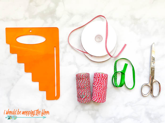 How to Make Christmas Tassels i should be mopping the floor