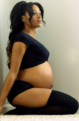 Photographer, Yomi Blacks Wife Shows Off Hot, Sexy Photos Of Her Baby Bump On Instagram (Photos) image