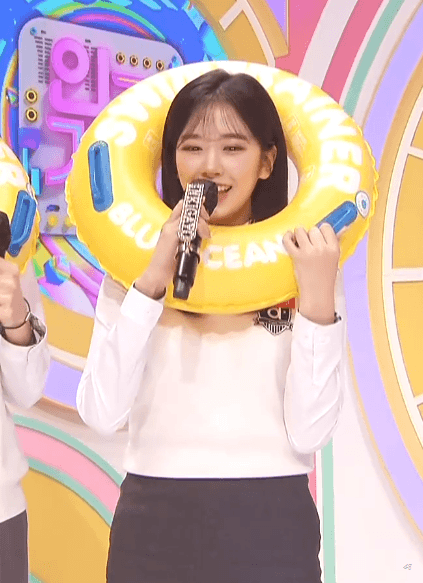 아이즈원> 교복 입은 MC 안유진