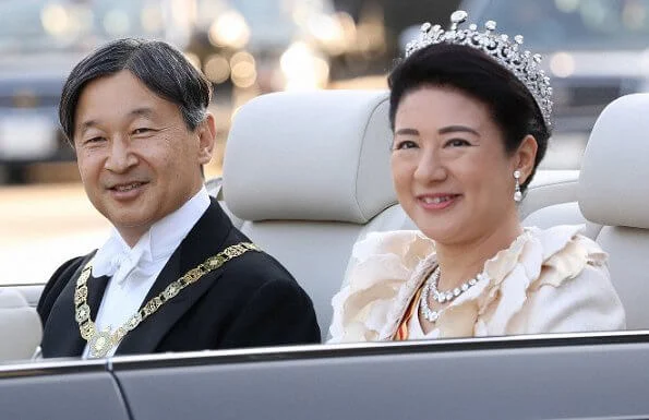 Empress Masako was dressed in a long white dress with a diamond tiara and a medal. Crown Prince Akishino and Crown Princess Kiko