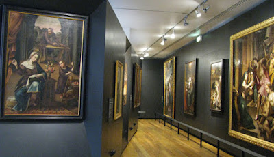 quadros expostos de pintura a óleo de arte sacra