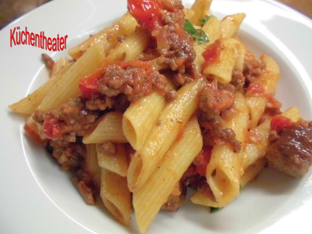 Küchentheater: Penne mit Hack und Fenchelbratwurst