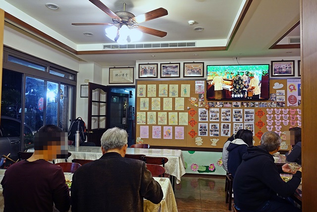 湧泉坊餐館~三重素食自助餐吃到飽、台北捷運三重國小站異國素食