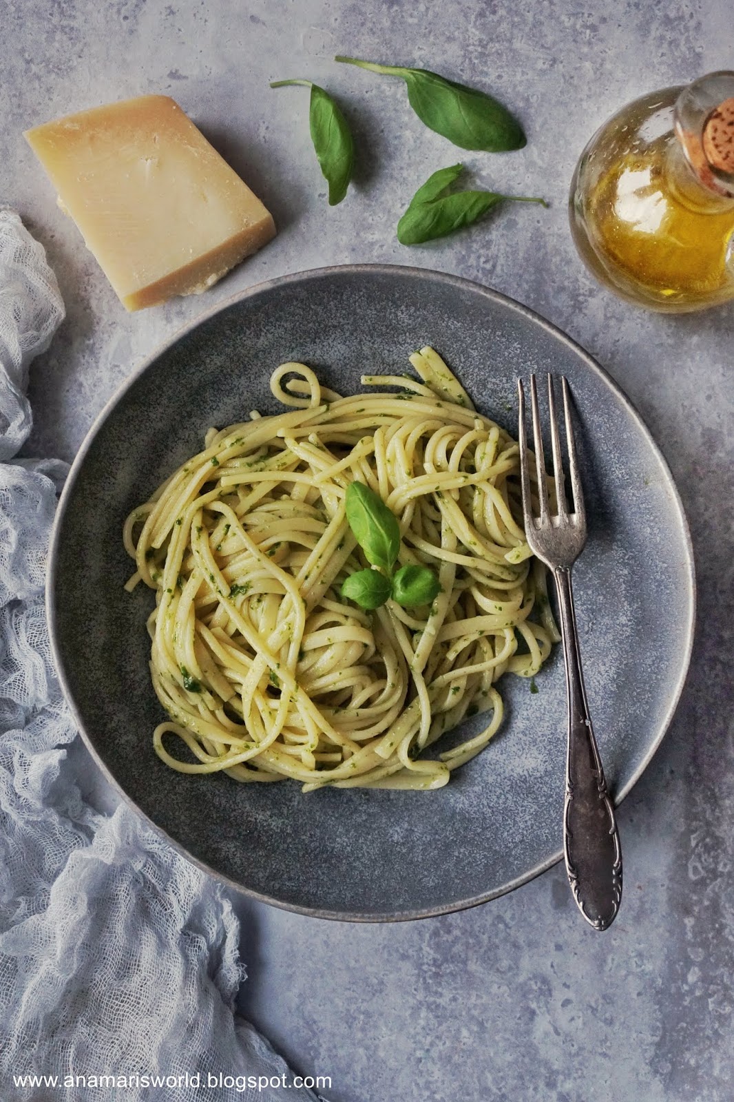 My space, my world. Ana Mari's world.: Spaghetti z pesto