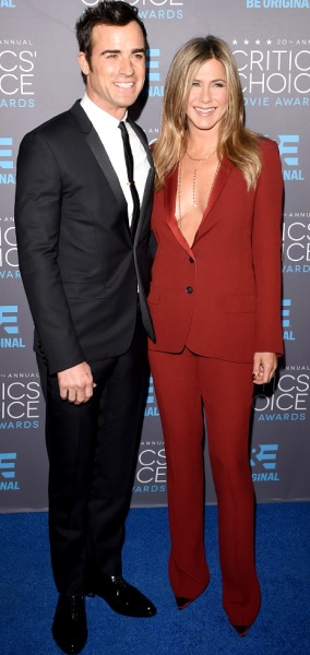 Justin Theroux y Jennifer Aniston Foto de Justin Theroux y Jennifer Aniston sonriendo para la cámara