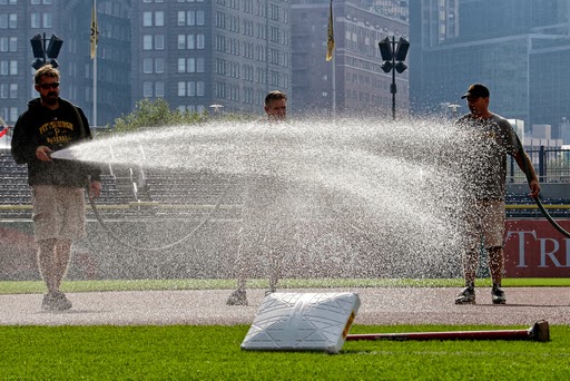 XM MLB Chat: PNC grounds crew prepares field for workouts before NLDS game 3